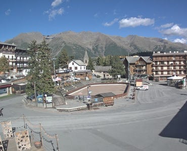 Auron (Saint-Etienne-de-Tinée) - Webcam Village/Place d'Auron/Patinoire