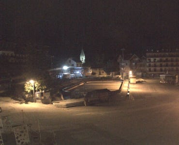 Auron (Saint-Etienne-de-Tinée) - Webcam Village/Place d'Auron/Patinoire