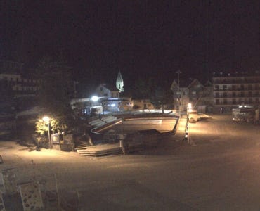 Auron (Saint-Etienne-de-Tinée) - Webcam Village/Place d'Auron/Patinoire