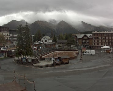 Auron (Saint-Etienne-de-Tinée) - Webcam Village/Place d'Auron/Patinoire
